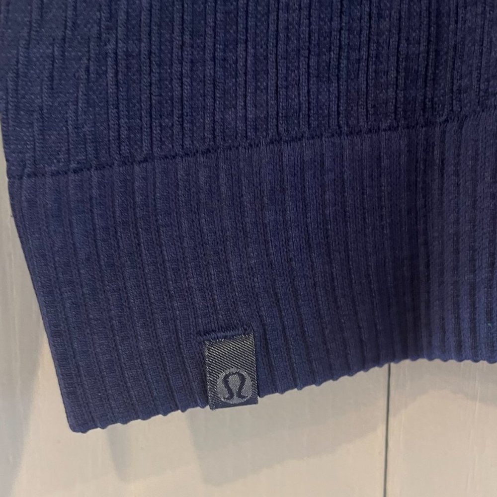 Lululemon - Picture 3 of 3